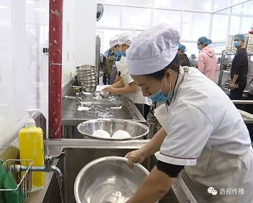大瀝鎮(zhèn)社區(qū)工作人員參觀學習規(guī)范化食品安全生產(chǎn)